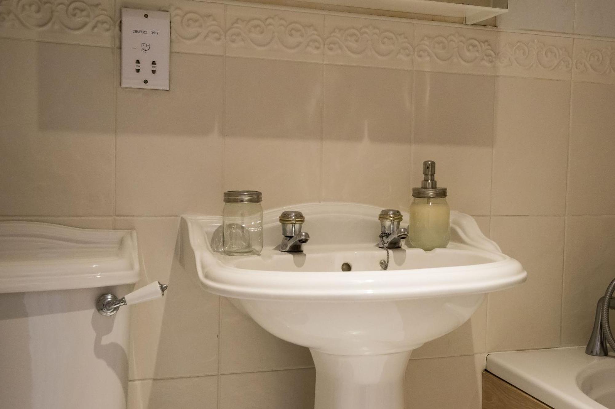 Spacious, 3 Bed House For 6 In Central Chester 호텔 외부 사진
